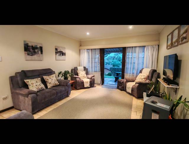 3 BEDROOM SIMPLEX FOR SALE IN CHASE VALLEY